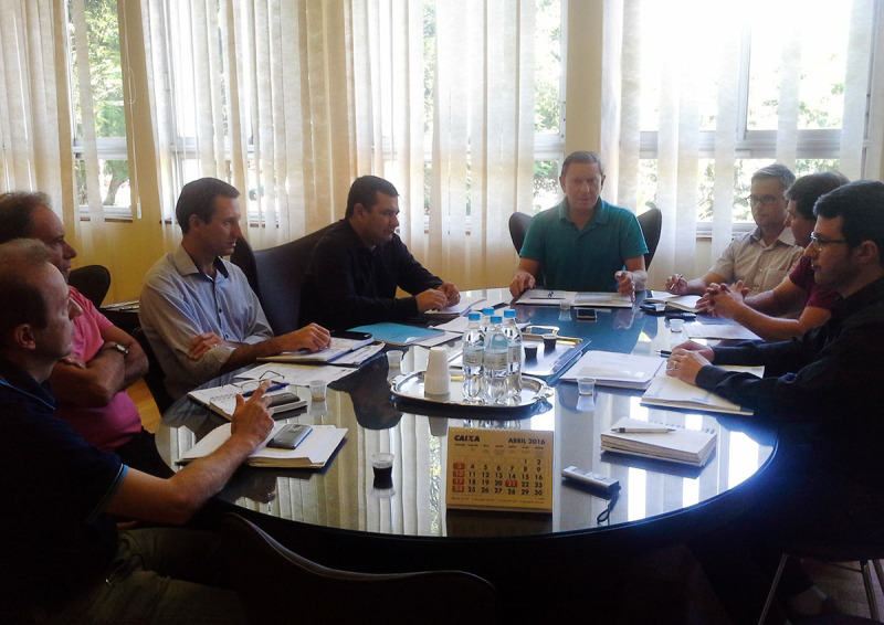 EXECUTIVO SE REÚNE COM CORSAN 